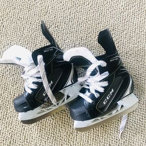 CCM Tacks 9040 Hockey Skate Boys Kids Size Youth Junior 9